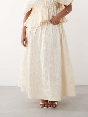 ARRANGE Curve crinkle texture maxi skirt