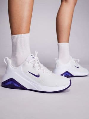 Nike Bella 7 sneakers