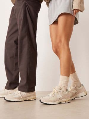 New Balance 2002 unisex sneakers